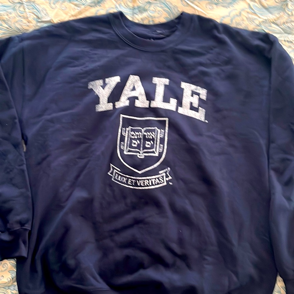 COPY - Navy blue men’s Yale university fleece. Nice quality medium weight. NWOT